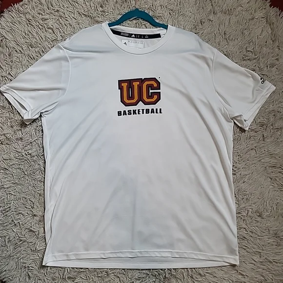 *SOLD* Adidas UC Basketball Performance Tee Top Tshirt Short Sleeve Size 2XL - Picture 2 of 9